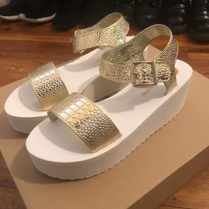 Metallic flatforms